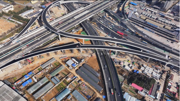 数字化赋能传统工艺  智能化助力城市更新—重庆路快速路工程完成全线桥面沥青摊铺.png